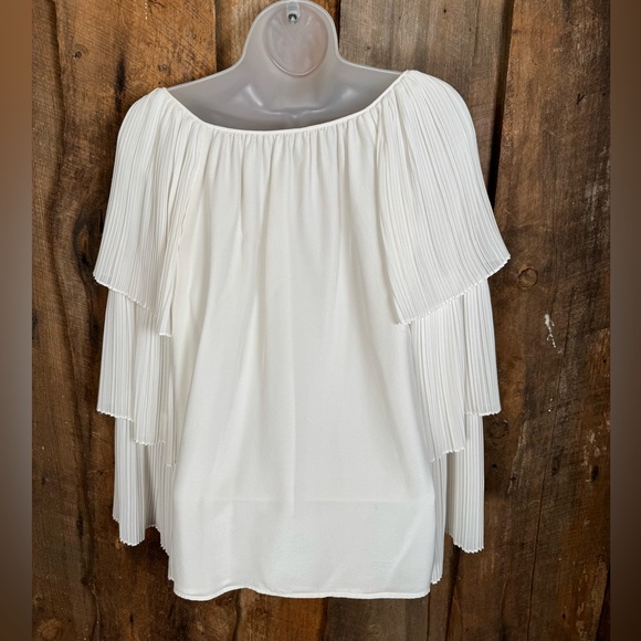 Club Monaco Cream Silk Lined Top with Pleated Sleeves- Size XSmall - Picture 5 of 8